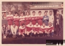 Rudá hvězda ˇ75. Stojící zleva P.Pospíšil, L.Bukai, B.Riesner, J.Malý, O.Bártek, J.Jansa, S.Košťál, trenér M.Michálek a sekretář V.Zikmund. Sedící zleva  ? neznámý, M.Doubrava, S.Čáslavský, R.Tauchen, B.Novotný, P.Hemerka, J.Šmíd