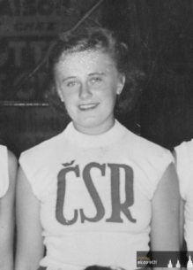 Irena Pulkertová – 1947 – v reprezentačním dresu na Universiádě v Paříži. Zlato pro naše basketbalistky.